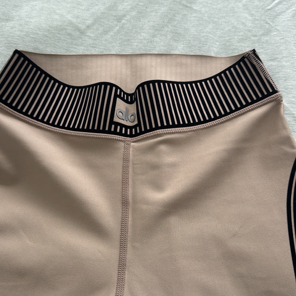 Alo Yoga Tab Workout Set. Never Worn - Picture 8 of 10